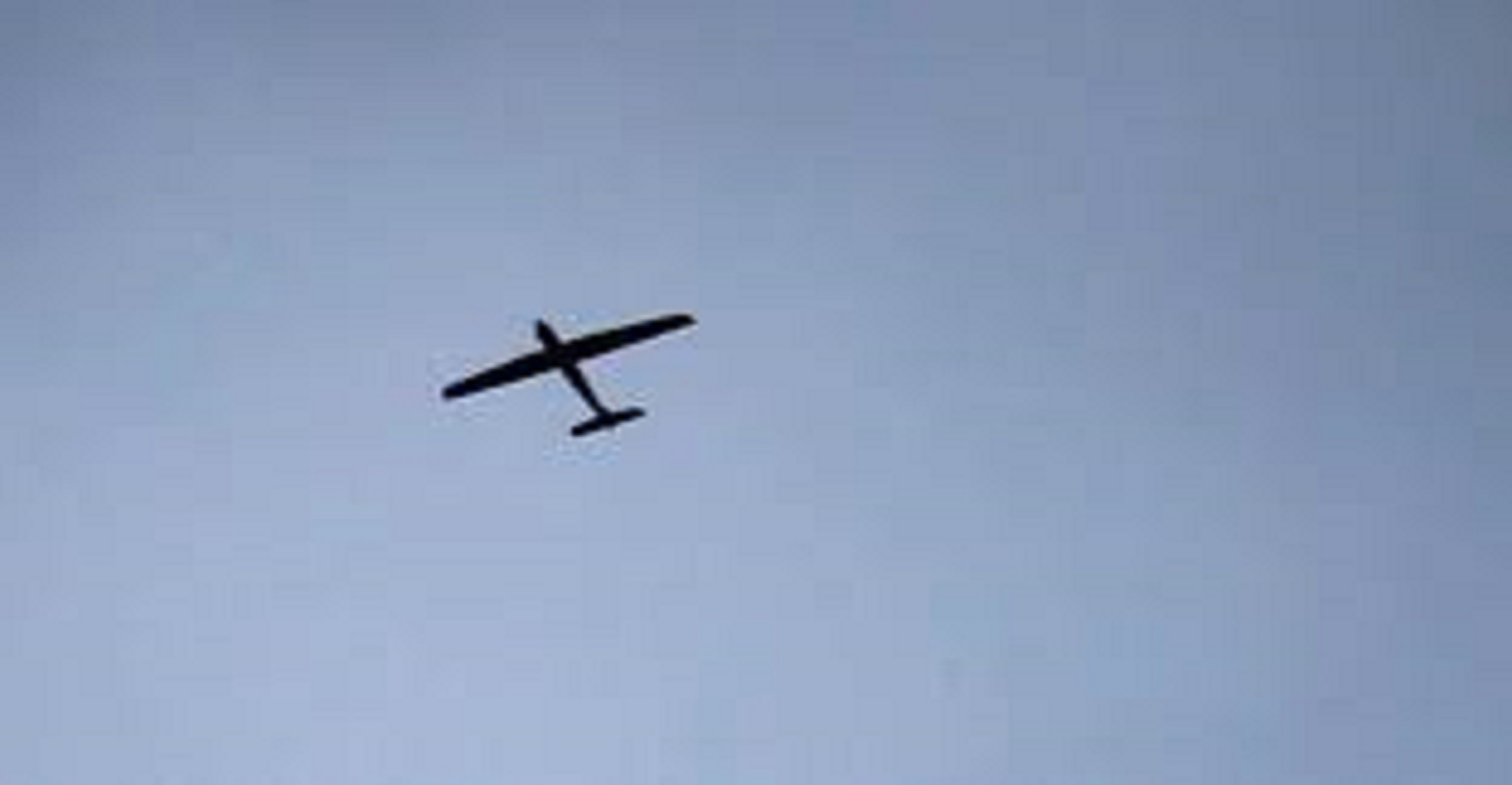 تصدي الدفاعات الجوية لطائرة مسيرة في محيط حميميم