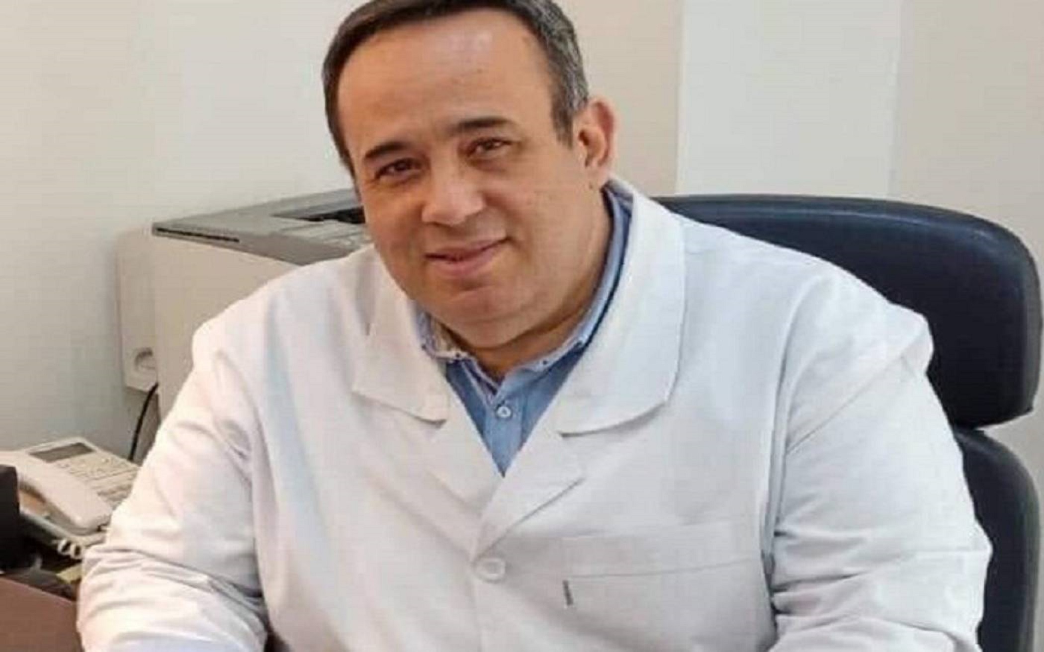 اللواح أول طبيب مصري من ضحايا الفيروس التاجي و العاملين بمستشفى العزل قاموا بأداء صلاة الجنازة