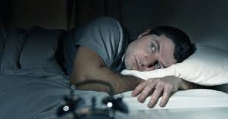 الارتعاش أثناء النوم يؤدي إلى القلق ما سببه وكيفية معالجته