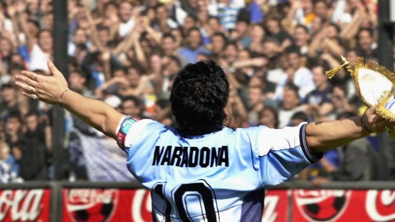 الفيفا لا تنسي اللاعب الأرجنتيني مارادونا