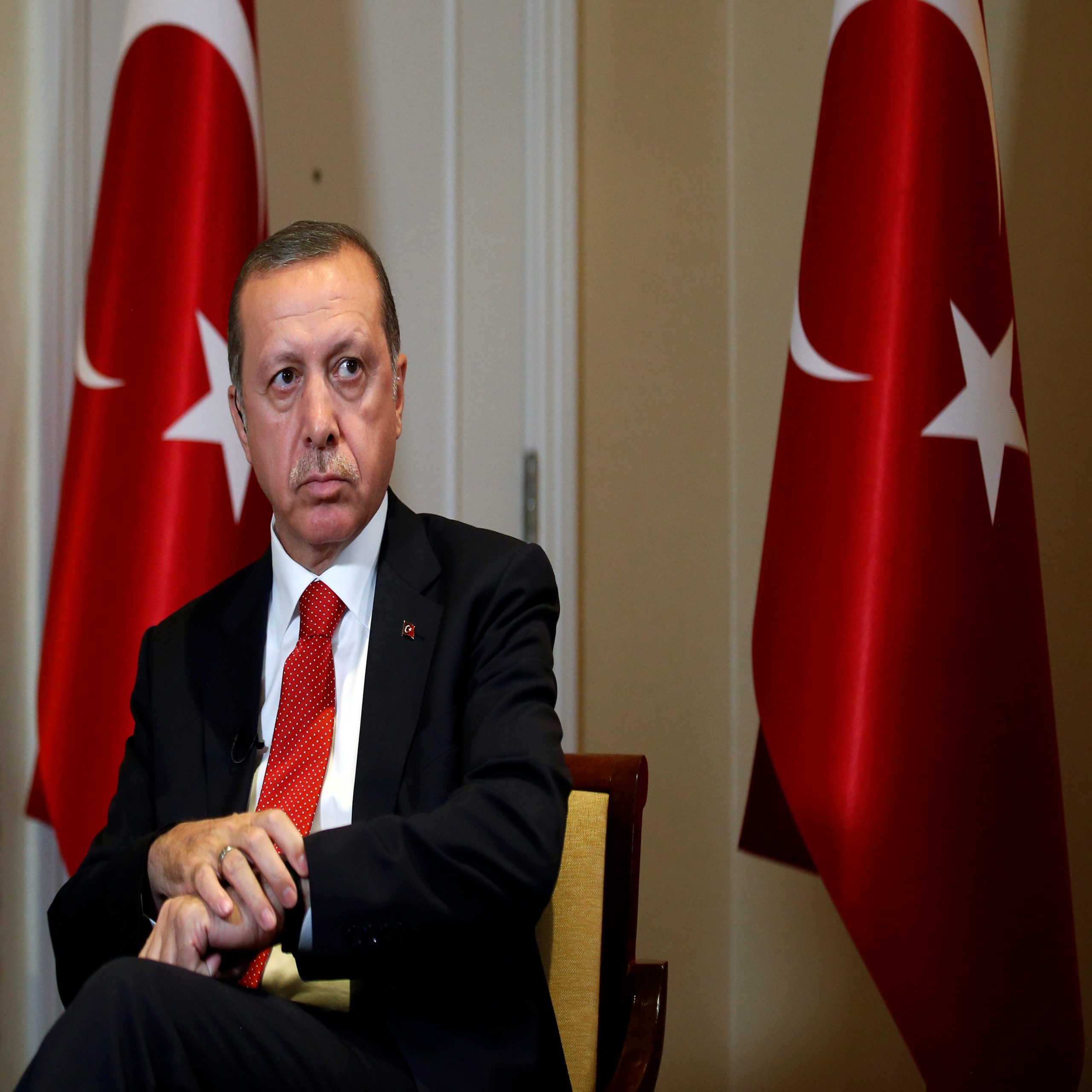أمير قطر يدعم تركيا رغم انهيار اقتصاد أرودغان