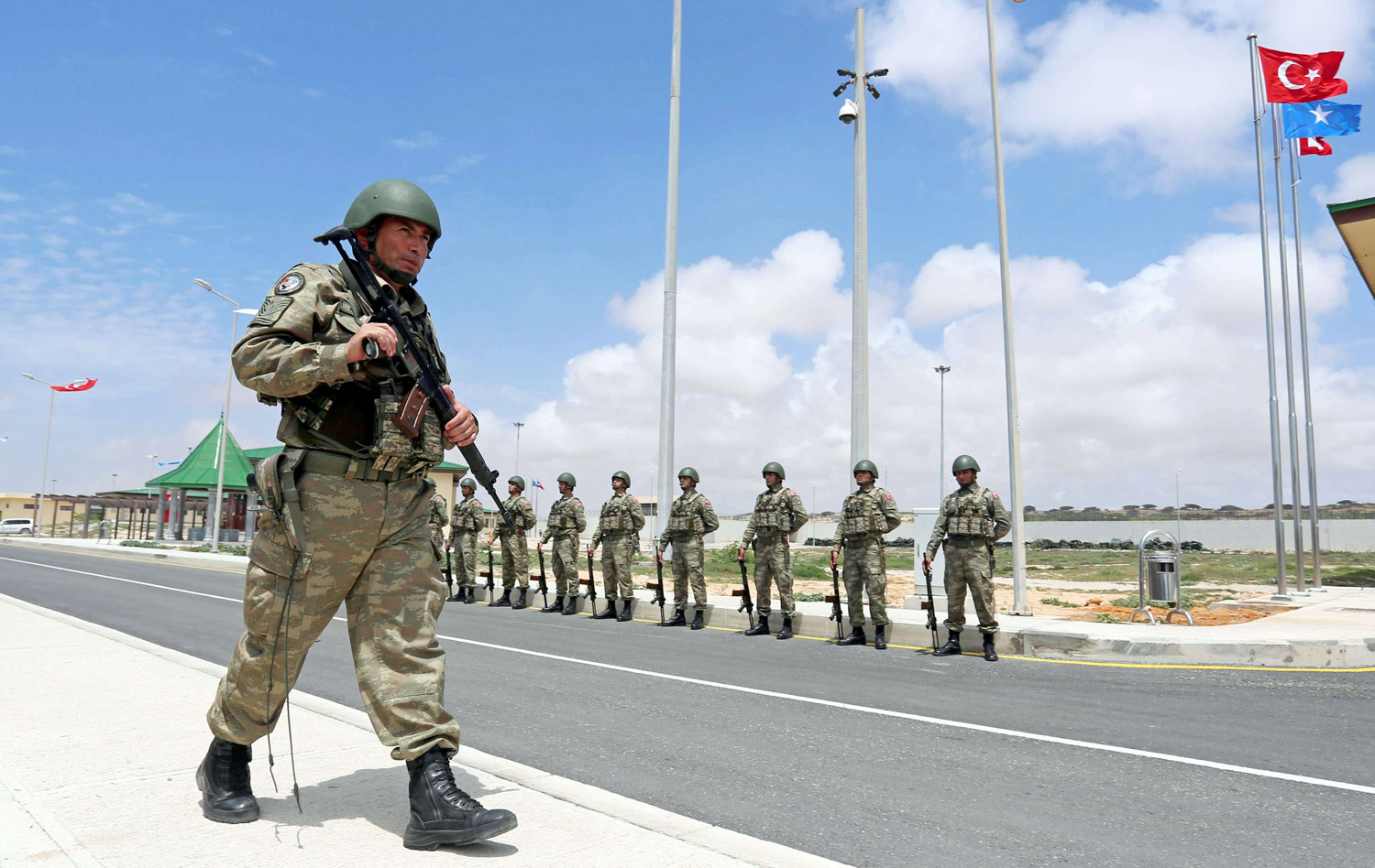 تدخل تركيا في شئون دول المنطقة أكار يذهب إلى ليبيا مع ضباط عسكريين كبار