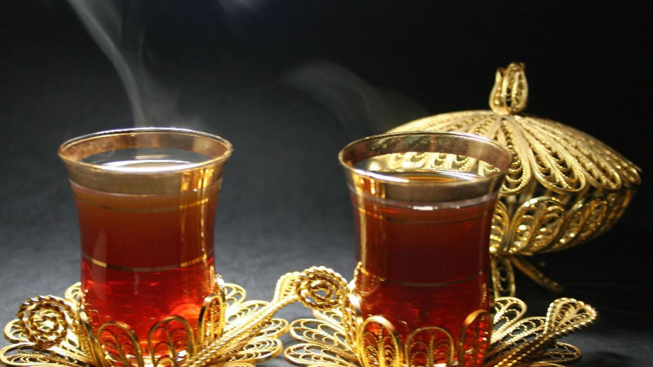 دراسة تكشف تأثير شرب 5 أكواب شاي علي صحة كبار السن يومياً