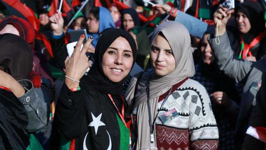 مجموعة نساء ليبيات يشاركن في الملتقي السياسي لعرض متطلباتهن