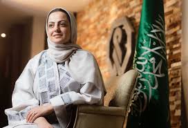 رانيا النشار رمز المرأة العربية المتميزة