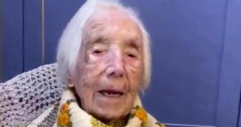 إيمي هوكينز إمرأة تبلغ من العمر 110 عام تحصد العديد من المشاهدات على تطبيق” تيك توك”