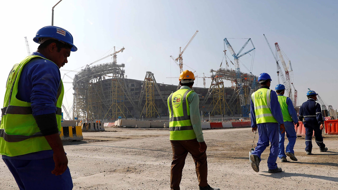 المنظمات الدولية تتساءل عن الانتهاكات التي يتعرض لها العمال الأجانب في الدوحة