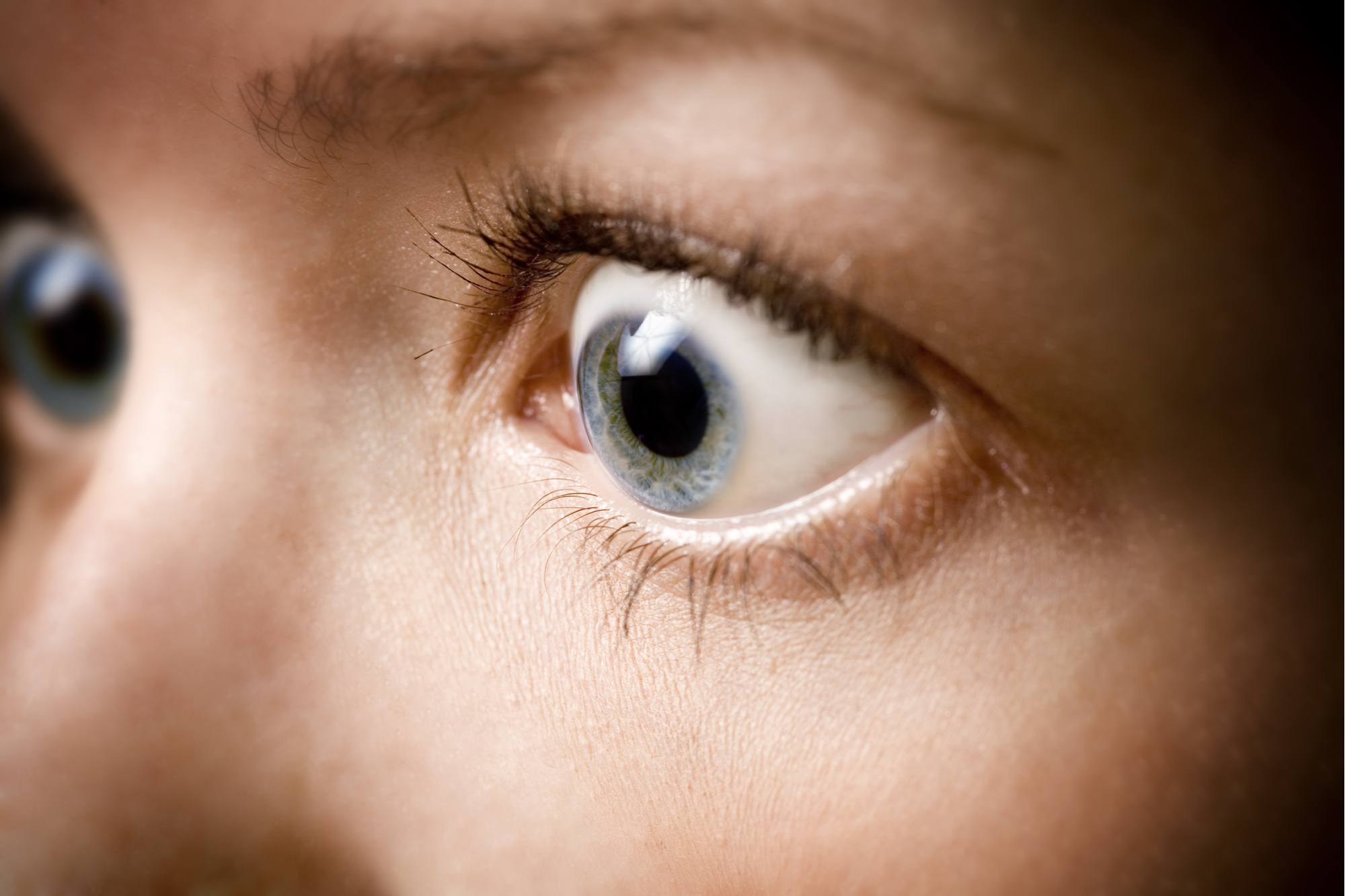 علاج جحوظ العين وأفضل طرق العلاج بالليزر وهل يمكن أن تعود إلى طبيعتها