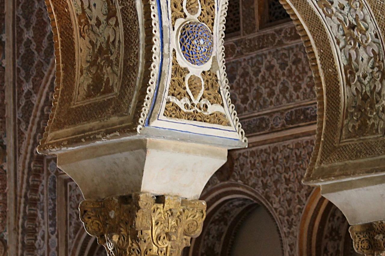 الخزف المينائي يعد من افخر انواع الخزف الإسلامي