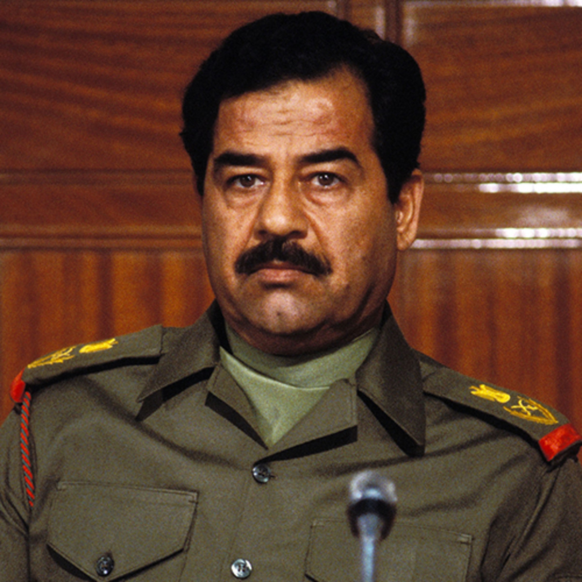 تداول فيديو للأمير سعود الفيصل حول صدام حسين عبر مواقع التواصل الاجتماعي 