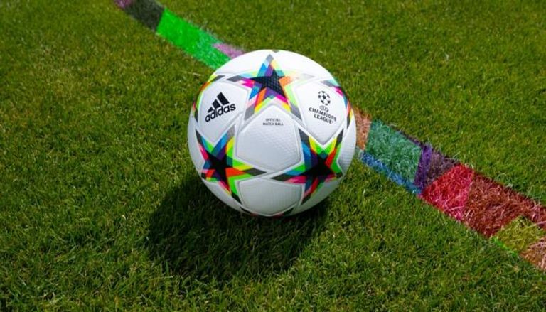 سبب الألوان الغريبة في كرة دوري أبطال أوروبا