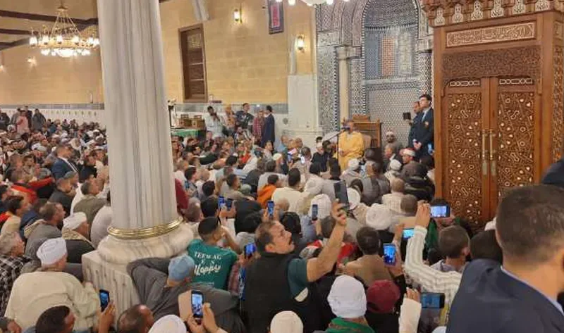 القارئ أحمد نعينع يحيي الليلة الختامية لمولد الحسين بحضور جماهيري كبير – أخبار مصر