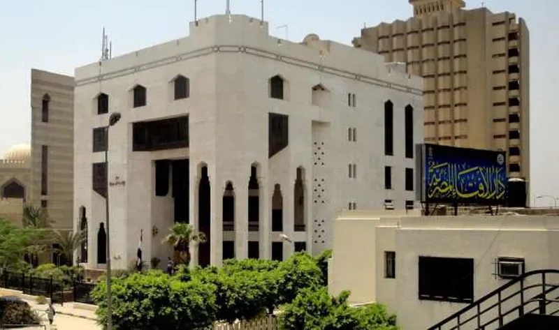 «الإفتاء» توضح حكم مسح الوجه باليدين عقب الدعاء في الصلاة – أخبار مصر