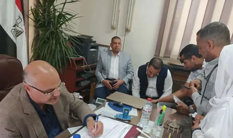 محافظ القليوبية يتكفل بمصاريف زواج فتاة يتيمة ويسدد ديون مواطن آخر – المحافظات
