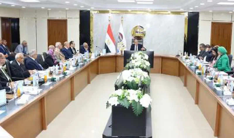 وزير قطاع الأعمال: نستهدف استعادة الريادة المصرية في قطاع الغزل والنسيج – اقتصاد