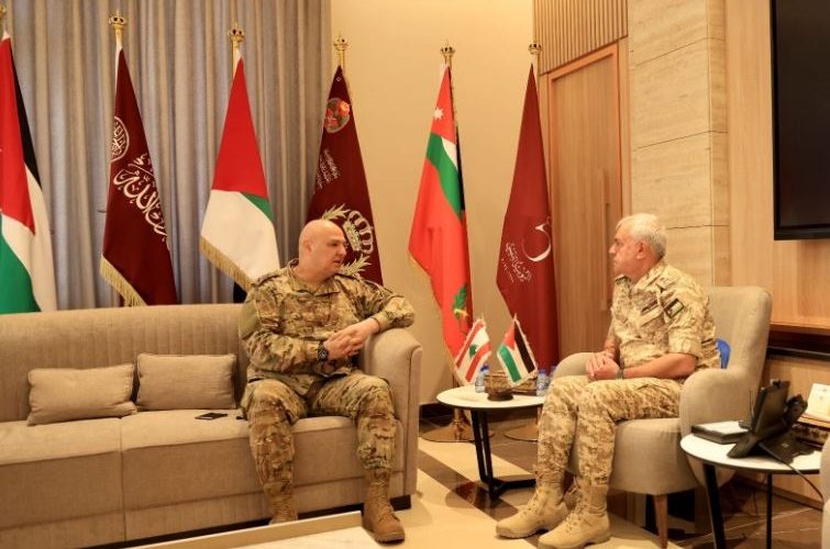 قائدا جيشي الأردن ولبنان يناقشان التنسيق المشترك وتطورات الإقليم