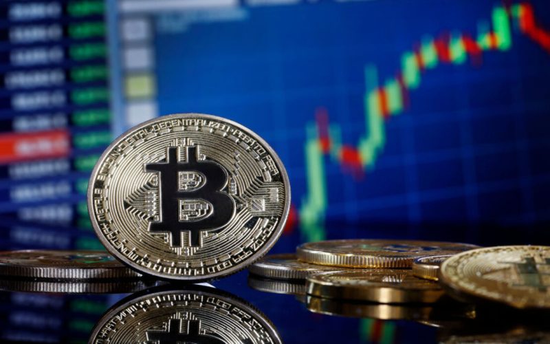 ارتفاع قيمة البيتكوين إلی 72 ألف دولار للمرة الأولى منذ أبريل الماضي
