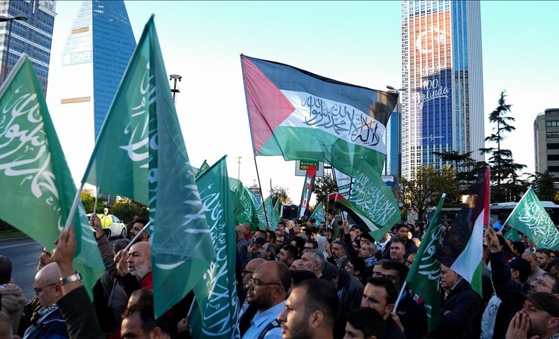 تنظيم مظاهرة مناصرة لفلسطين أمام القنصلية الإسرائيلية بإسطنبول