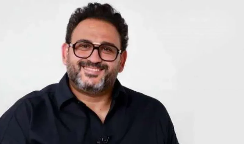 فنانون اتجهوا للمعاش المبكر من أجل التمثيل.. أكرم حسني والفخراني أبرزهم – فن