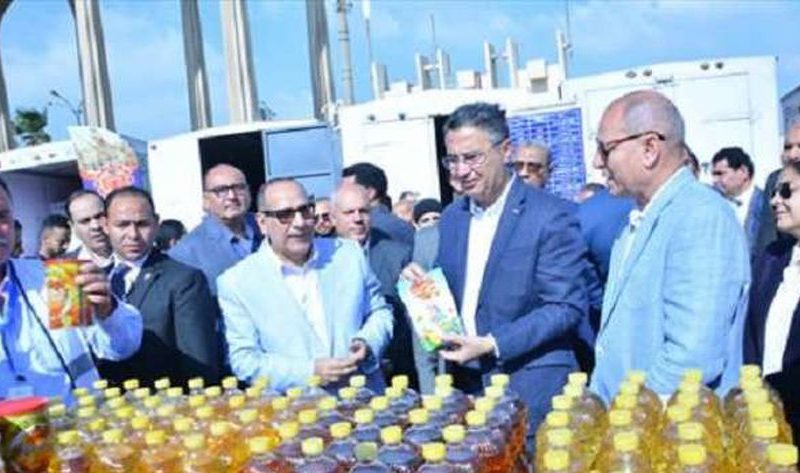 سيارات سلعية متنقلة في سوق اليوم الواحد ببني سويف – أخبار مصر