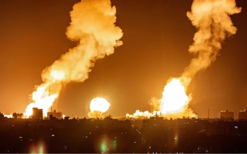 بالفیدیو ؛ مجازر مروعة ضد النازحين.. شهداء ومفقودون في قصف على بيت لاهيا والزوايدة