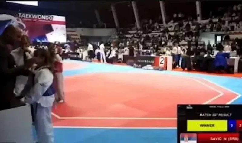 رد فعل غريب من أب بعد خسارة ابنته في بطولة أوروبا للتايكوندو.. ماذا حدث؟ – منوعات
