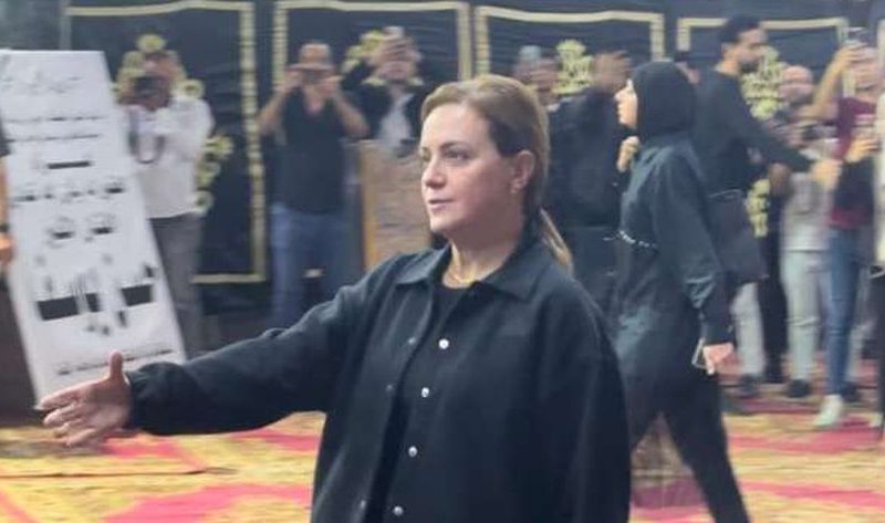 محمد فؤاد وريهام عبد الغفور وأحمد السعدني يصلون عزاء حسن يوسف (صور) – فن