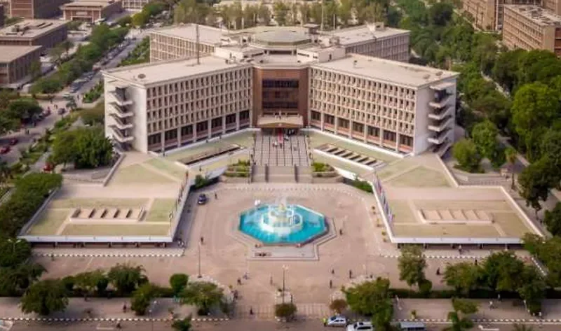 تنطلق غدا.. تفاصيل الانتخابات الطلابية بجامعة أسيوط – المحافظات