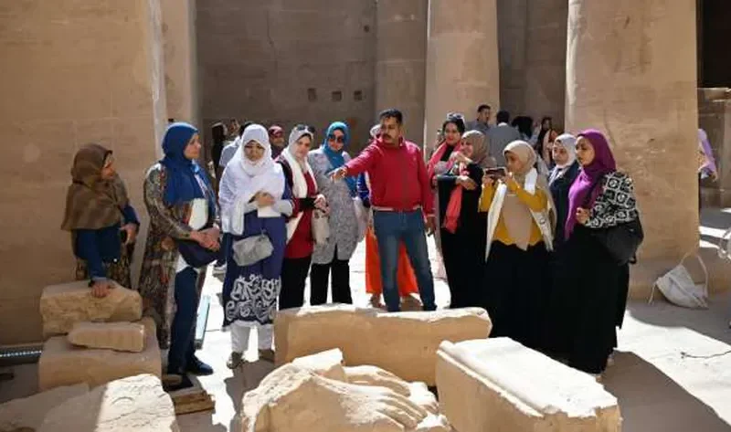 فتيات المحافظات الحدودية يزرن معبد هيبس ضمن جولات ملتقى ثقافة فنون المرأة – أخبار مصر