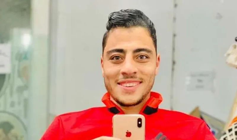 زوجة أكرم توفيق تحتفل بعيد ميلاده بمفردها.. تورتة على شكل تيشيرت وكورة – منوعات