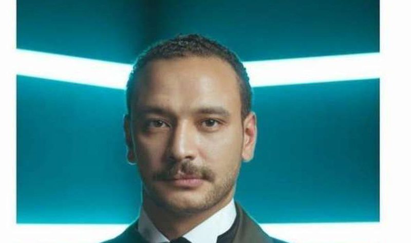 أحمد خالد صالح يشيع جنازة خالته ويستقبل عزاء عمه في نفس اليوم – فن