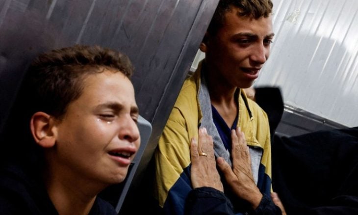 بالفیدیو ؛ قصف إسرائيلي عنيف على غزة: شهداء وجرحى ومفقودون تحت الأنقاض