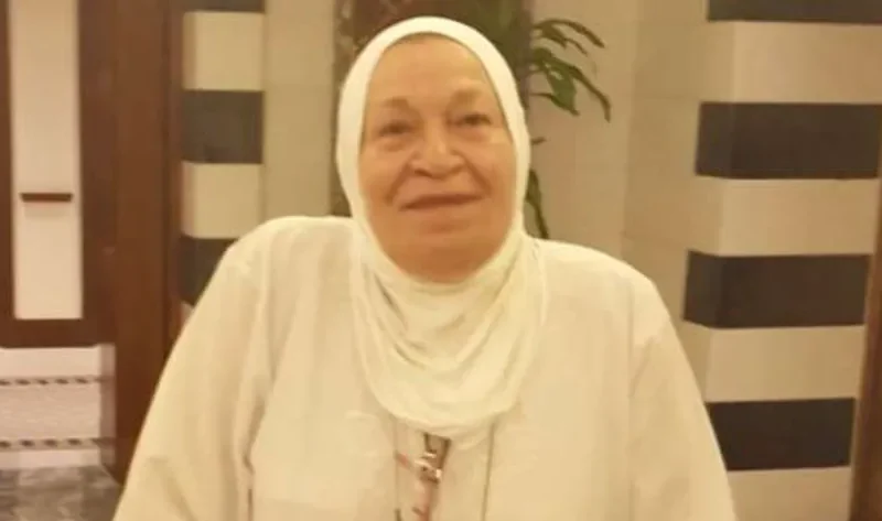 أحمد مكي ينتظر وصول أشقائه من خارج مصر لحضور جنازة والدتهم – فن