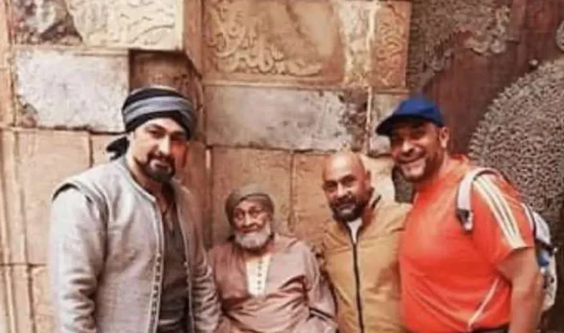 ياسر جلال يفي بوعده مع صالح العويل.. اعرف القصة – فن