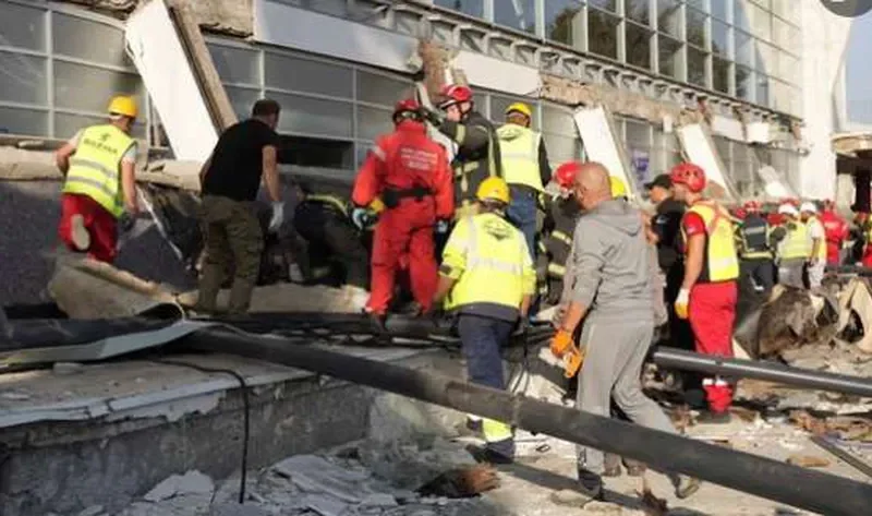 سقوط سقف أسمنتي يتسبب في وفاة 12 شخصا بمحطة قطار بصربيا – منوعات