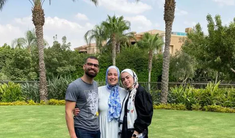 «رشا» انتظرت زوجها للاحتفال بابنتهما فصدمته سيارة: «لسه مستنياه من 27 سنة» – منوعات