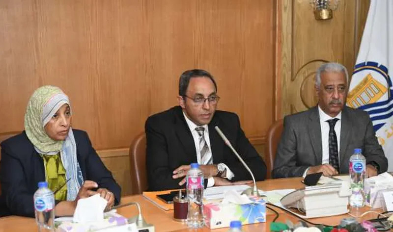محافظ قنا: إعداد خرائط مساحية وإنشاء برنامج لميكنة بيانات أملاك الدولة – المحافظات