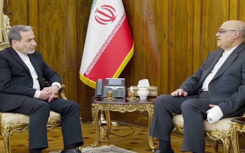 أول ظهور للسفير الإيراني في بيروت بعد إصابته بانفجارات أجهزة البيجر
