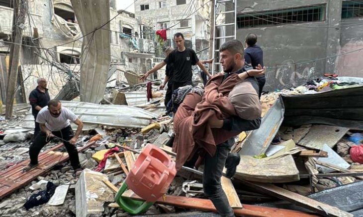 فیدیوهات ؛ إسرائيل تواصل إبادة غزة.. استشهاد 17 فلسطينيا بغارات على خيمة ومدرسة ومنزل