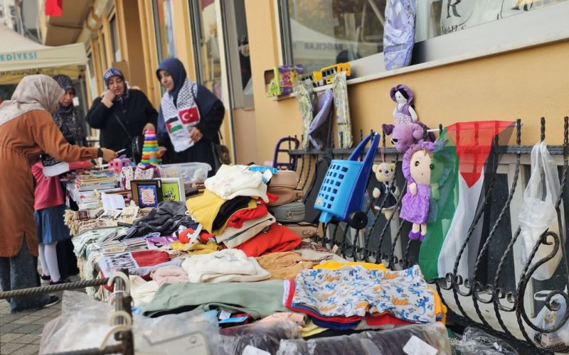مركز نسوي تابع لمؤسسة آل البيت (ع) في اسطنبول يقيم سوقاً خيرياً لدعم الشعب اللبناني