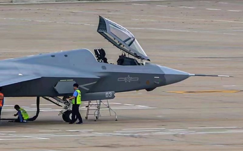 الصين ستکشف قريباً عن مقاتلة جديدة تماثل طائرة F-35 الأمريکية