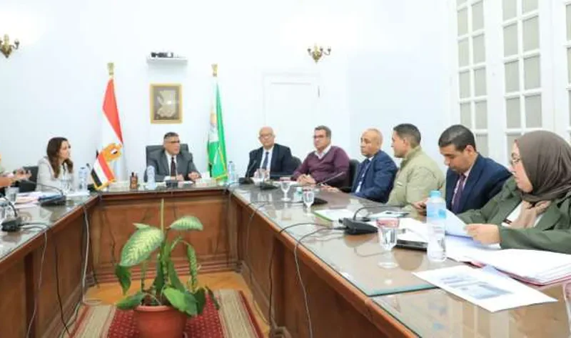 محافظ الجيزة يستجيب لشكاوى المواطنين.. «إصلاح تسريب مياه وإزالة مخالفات بناء» – أخبار مصر