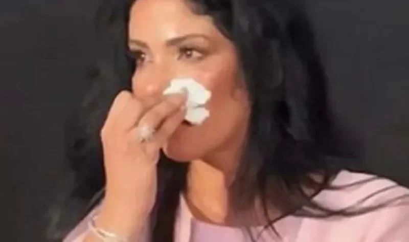 انهيار منى زكي من البكاء في أحدث ظهور لها.. ما علاقة الراحل أحمد زكي؟ – فن