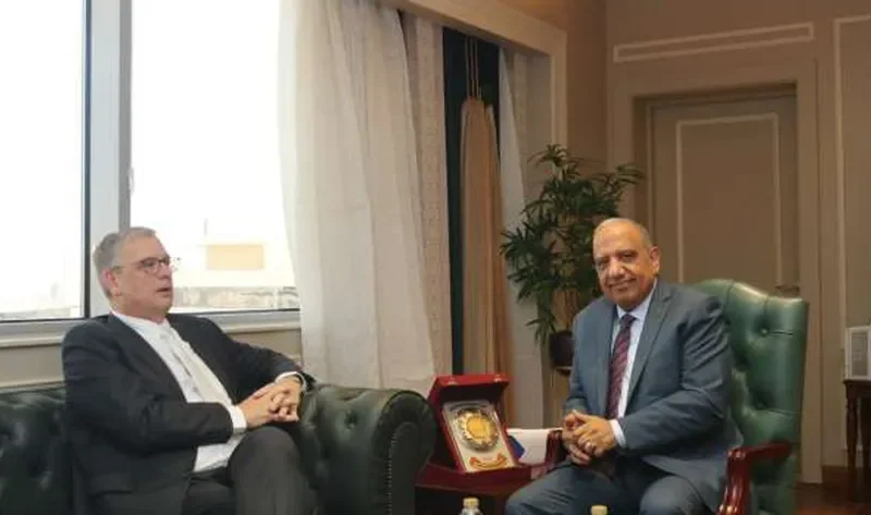 وزير الكهرباء يبحث التعاون في مشروعات الهيدروجين الأخضر مع سفير هولندا – أخبار مصر