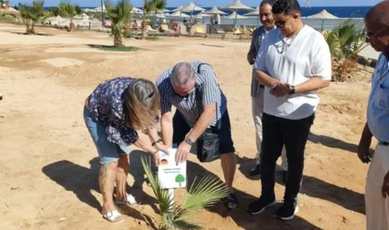 «شجرة حبنا».. الألمانية «جابي» تحتفل بزيارتها الـ40 إلى مرسى علم – المحافظات