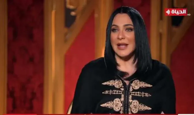 ما رأي سلاف فواخرجي عن العمل مع الفنان أحمد أمين؟ – فن