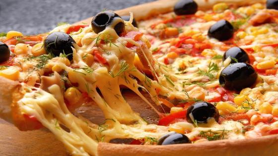 أفضل طريقة لعمل عجينة البيتزا الإيطالية الهشه بخطوات سهلة وبسيطة